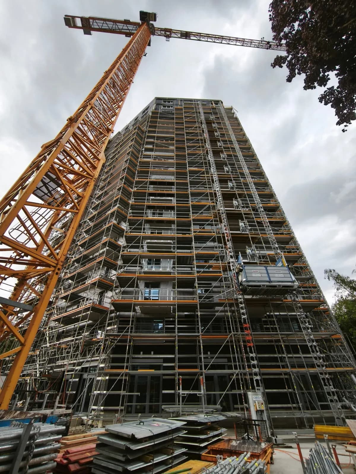 HIGH-RISE BUILDING – MUNICH - hlavná fotka